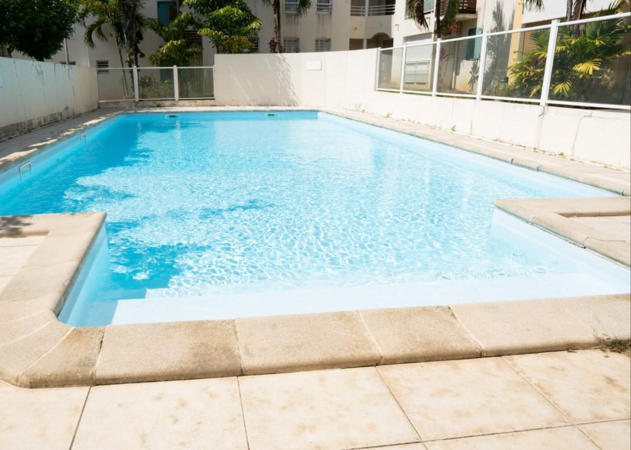 L'Ile Au Paon - Appartement T2 Avec Piscine Et Parking Les Abymes Exterior foto